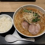 デニーズ - 料理写真:味噌らぁ麺〜五重の味噌〜、単品なら1,419円。