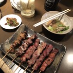 婆娑羅 - もつ焼き盛合せ　コスパ最強
            左から　しろ　なんこつ　かしら　たん　はつ　ればー
