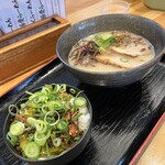 MARU龍 - 豚骨らーめんと豚たかな丼です。