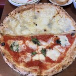 和パスタさくら - この日のお薦め　クアトロフォルマッジとマルゲリータのハーフ