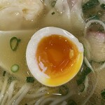 285814335 - 黄身が半熟の味玉です。