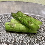 魚と炭と 濵さき - Simple is the best ! ジューシーなアスパラの炭焼き
