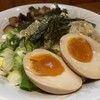 ラーメン 喜楽 - まぜそば。具材は、刻みチャーシュー、味玉、もやし、ネギ、ニラ(？)