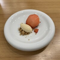 TamY - ドルチェ　←がわのアイス、バニラビーンズの代わりに胡椒が入ってました！美味！