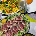 くぼや - 毎度の焼津産鰹、BIGでお安く手に入れたサーモンいくらや四万十川の鰻刻みを和えた散らし寿司♡   