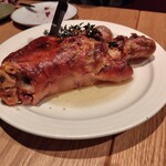 ドイツ・オーストリア料理 Blauer Engel - 名物のシュバインハクセ