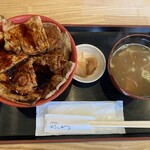 ぶたどんのかしわ - 豚丼(醤油)＆モツ汁