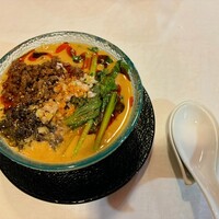 南青山エッセンス - 自家製ラー油の「汁あり」担担麺