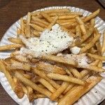 韓国料理 イチサン - スパイシーソルトとペコリーノチーズのポテトフライ