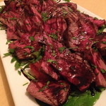クッチーナ笑多 - 和牛モモ肉のグリル　タリアータ。カット後（２，６８０円×２）２０１４年６月