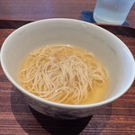 廣澤 - ❸香麺
      鰹節と鯖節のスープ　お酒をいただきましたので、物凄くホッとするスープです。沁みる〜