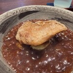 廣澤 - 大好きな甜麺醤♡トロトロソースたまりません。300度に熱された土鍋が甜麺醤の香りを放ち続け終盤まで鼻腔をくすぐる一皿。ベースの出汁も美味しく深みのあるソースで美味しいのなんのです。