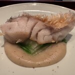 廣澤 - 今回一番印象に残った一皿。極僅かな塩味と甘鯛の火入れ、ソースは調味料なしで優しく上品な旨味がブーストする役割。山椒はフルーティーで全体の引き締め役。シェフの食材に対する感性に惚れ惚れです。