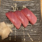 や台ずし - 本マグロ中トロ三貫　600円