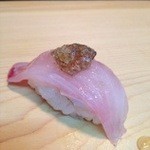 sushishumbinishikawa - 
      ■のどぐろ
      .
      駿河湾お気で取れた特大ノドグロを皮を素揚げし、自家製の塩と合わせ
      身の柔らかさとの食感の誤差を楽しんで頂きます。
      