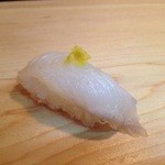 sushishumbinishikawa - 
      ■カレイの柚子添え
      .
      極上マコガレイ、旬のヒラメにも劣らない身の食感と甘みに柚子を添えました。
      