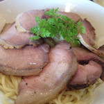 麺創 なな家 - 低温でじっくり焼かれた猪のチャーシュー