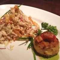 ウルフギャング・パック カフェ 愛知芸術文化センター店 - チキンサラダ。
                    スパイシー。