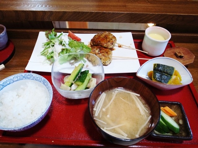 松ぼっくり せせらぎ文庫の展示が新しくなりました。 - 田園調布せせらぎ公園