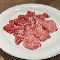 焼肉あきら 本郷本店 - 極選コース3,400円
                    焼物塩
                    ・タン3種盛合せ(上タン含む）