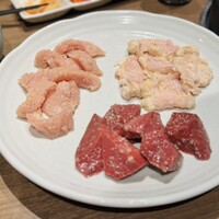 焼肉あきら 本郷本店 - ・上ミノ
                    ・シマチョウ
                    ・ハツ
