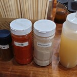 無冠  阿佐ヶ谷 - 豊富な卓上調味料