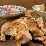 企久太 - 地鶏塩焼き肉の味しっかり、ジューシーパリパリ