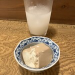 企久太 - ドブソーダにお通しの醤油湯豆腐が美味しくて、残ってたら別オーダー入れたかった。