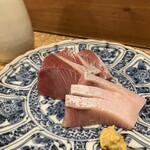 企久太 - 鰆と迷って山口の鰤。腹身の脂しっかり血合の背側ずっしり和芥子が合う。