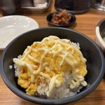 老虎苑 - この、スクランブルたまごかけごはんがうまくて、かす汁との相性も抜群