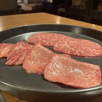 焼肉うしごろ 表参道店 - （左）ハラミ　（中央）ランプ　（右）タン