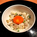 285865840 - 〆の土鍋ご飯（芹と蕪の土鍋ご飯） + 卵黄