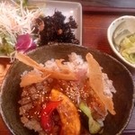 松竹堂ｃａｆｅ - ステーキ丼 1,000円くらい ランチはドリンク付