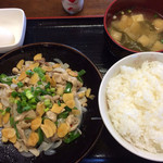 おふくろ亭 - 白ホル定食 大ライス 500円。塩ニンニクのワガママを聞いてもらえました。m(__)m