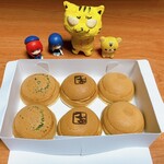 蜂蜜ぱんじゅう　松や - 蜂蜜ぱんじゅう　100円(税込)×6個入り　※こしあん、つぶあん、カスタードが、各2個ずつ