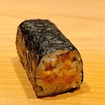 こま田 - 長崎は大浦のムラサキウニ。海苔は愛知の青混ぜです。これは堪りません