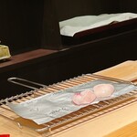 こま田 - 虎河豚の白子はサラマンダーです炙ります