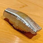こま田 - 淡路の細魚です。真昆布で締めました
