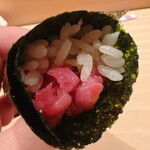 こま田 - マグロの手巻きです