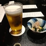 285879919 - 生ビール ¥900（税込）＋ 小鉢