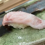 築地すしOmakase 近くの2階 - 
