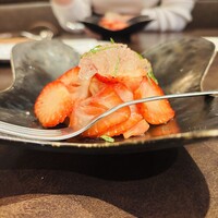 オッジ ダルマット 西麻布店 - イチゴと冷製パスタ