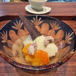 廣澤 - 出来立てのミルクアイス
      金柑のソース
      金柑のコンポート
      カシューナッツ
      チョコレート