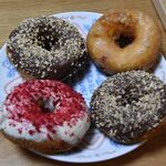 ラッキードーナッツ - キャラメルクランチ(240円)x2、ラズベリークランチ(240円)、オレンジ(240円)