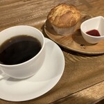 黒百合ヒュッテ - コケモモマフィン コーヒー