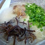 麺屋 菜々兵衛 - かやねトンコツ塩ラーメンのドアップ