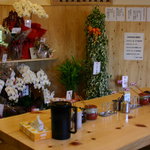 やまいち商店 - 開店祝いの胡蝶蘭が、いっぱい