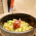 熟成和牛焼肉エイジング・ビーフ - 2014.6 石焼熟成ガーリックライス（880円）