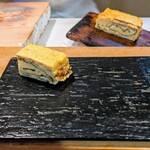 鮨 波づき - カット後の焼き立て卵焼き
