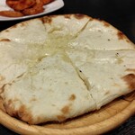 居酒屋インドカレー アジア料理チャンドラマ - チーズナン